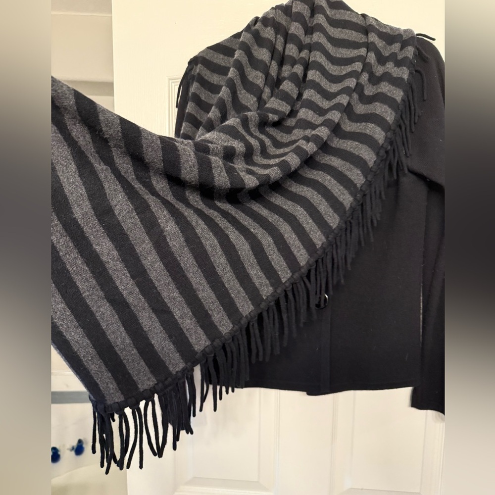 Kinross Cashmere Black and Grey Fringed Infinity Scarf - Picture 7 of 13